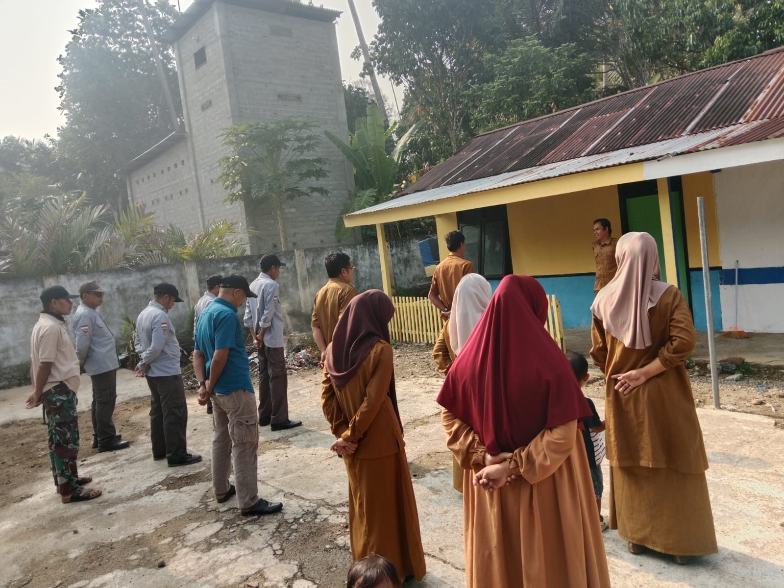 Apel pagi pemerintah Desa Dadakitan